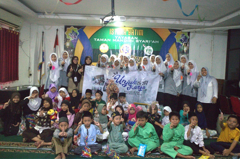 Unjuk Karya Kelas 8 SMP Islam Plus Baitul Maal: Proyek Sosial Tersebar Tingkatkan Interaksi dan Kepedulian